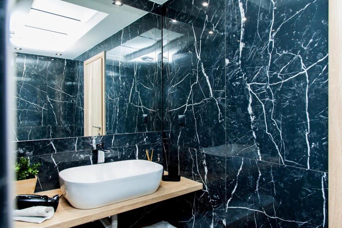 Contemporary And Chic In Athens