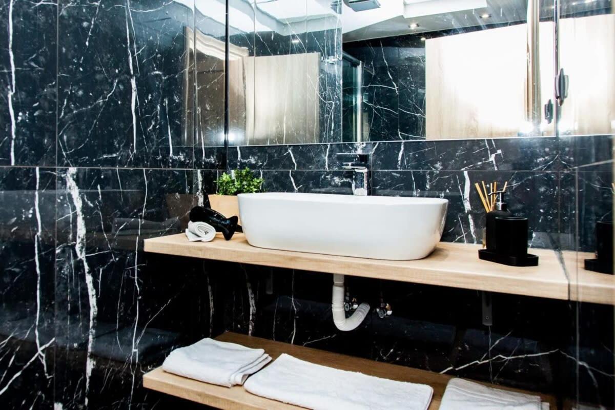 Apartment Contemporary And Chic In Athens
