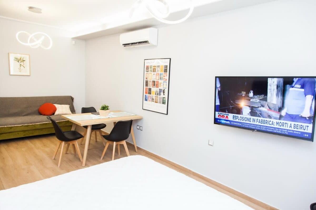 Apartment Contemporary And Chic In