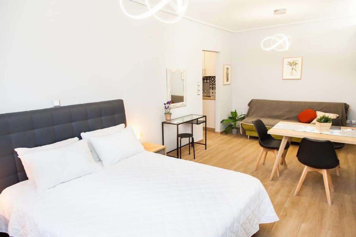 Contemporary And Chic In Apartment Athens