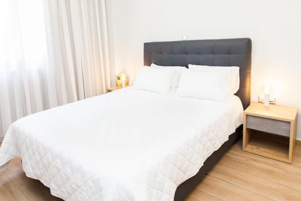 Contemporary And Chic In Apartmán